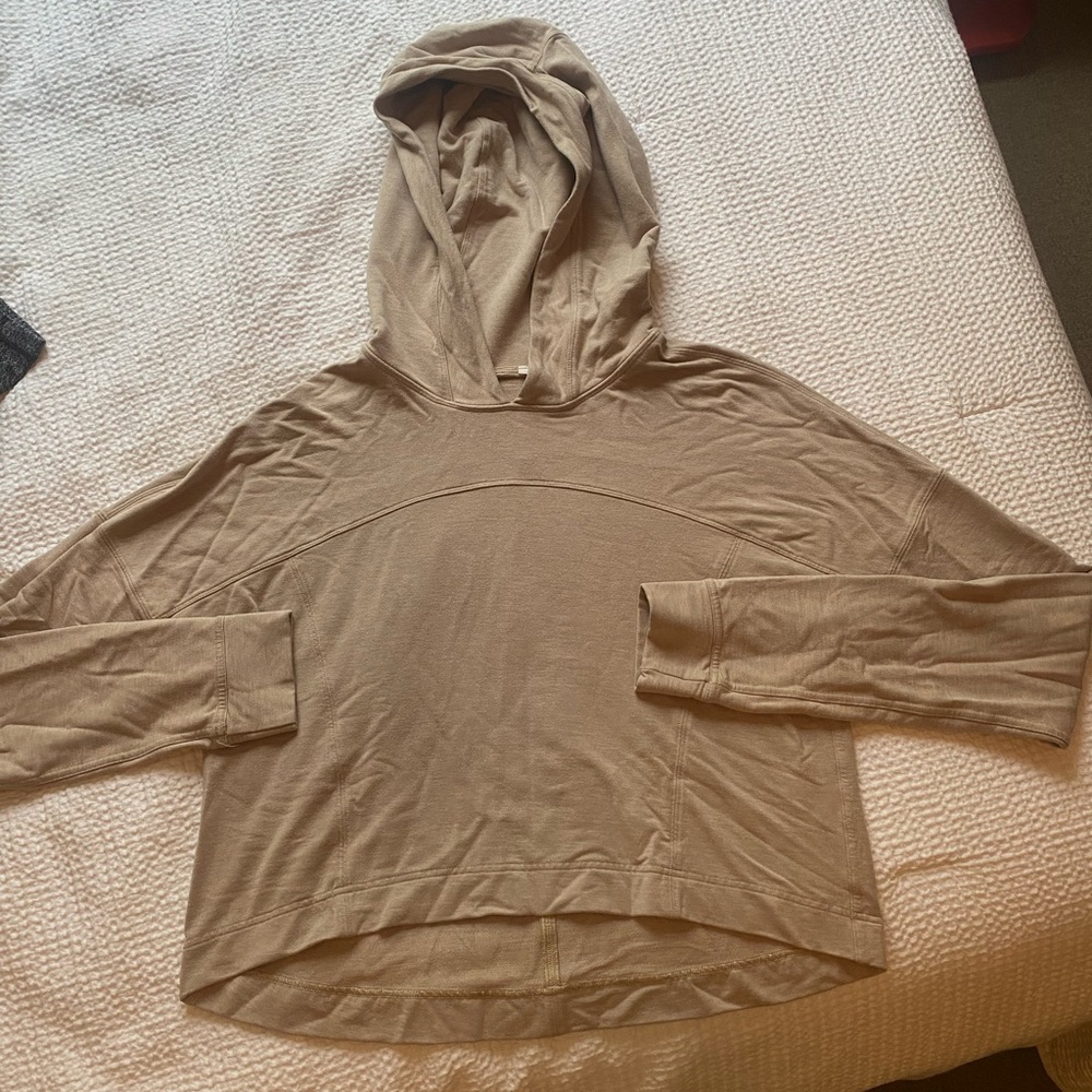 Lululemon tan athletic sweatshirt